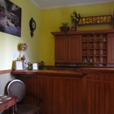 Lemon Hotel *