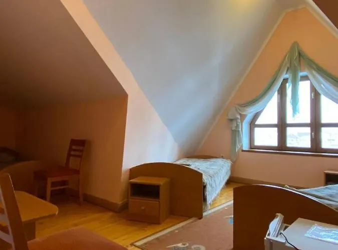 Lemon Hotel *