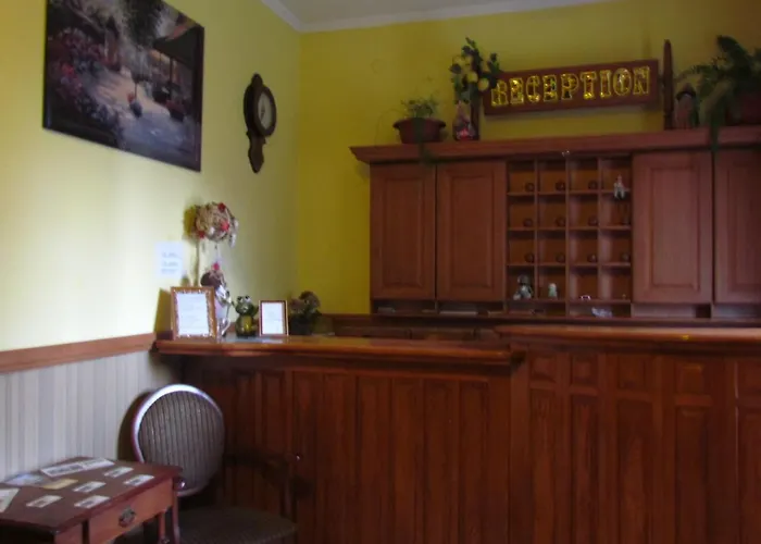 Lemon Hotel *